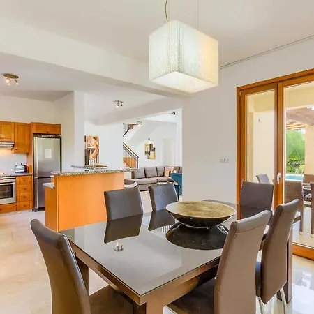 Villa Aphrodite Hills Superior 86 *
